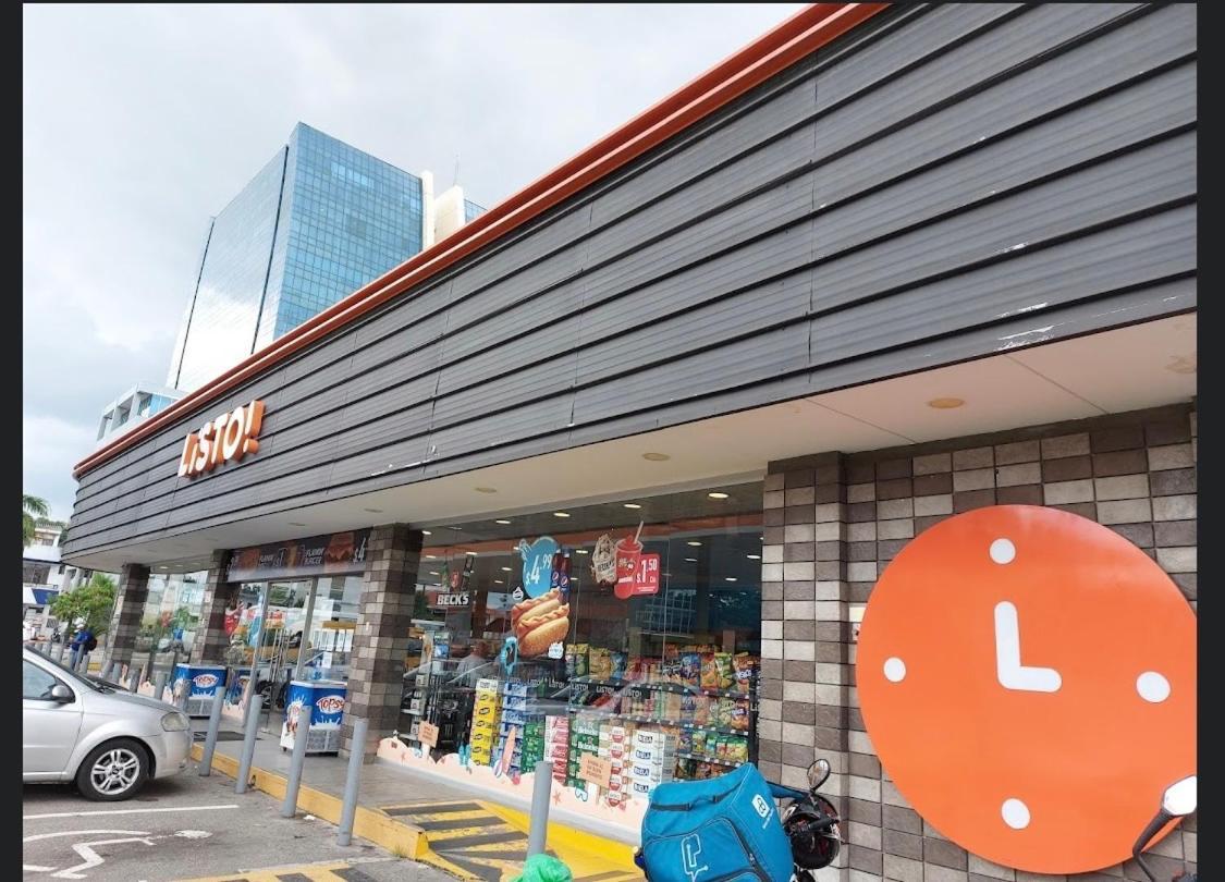 Mega Suite Junto Al San Marino Shopping 과야킬 외부 사진