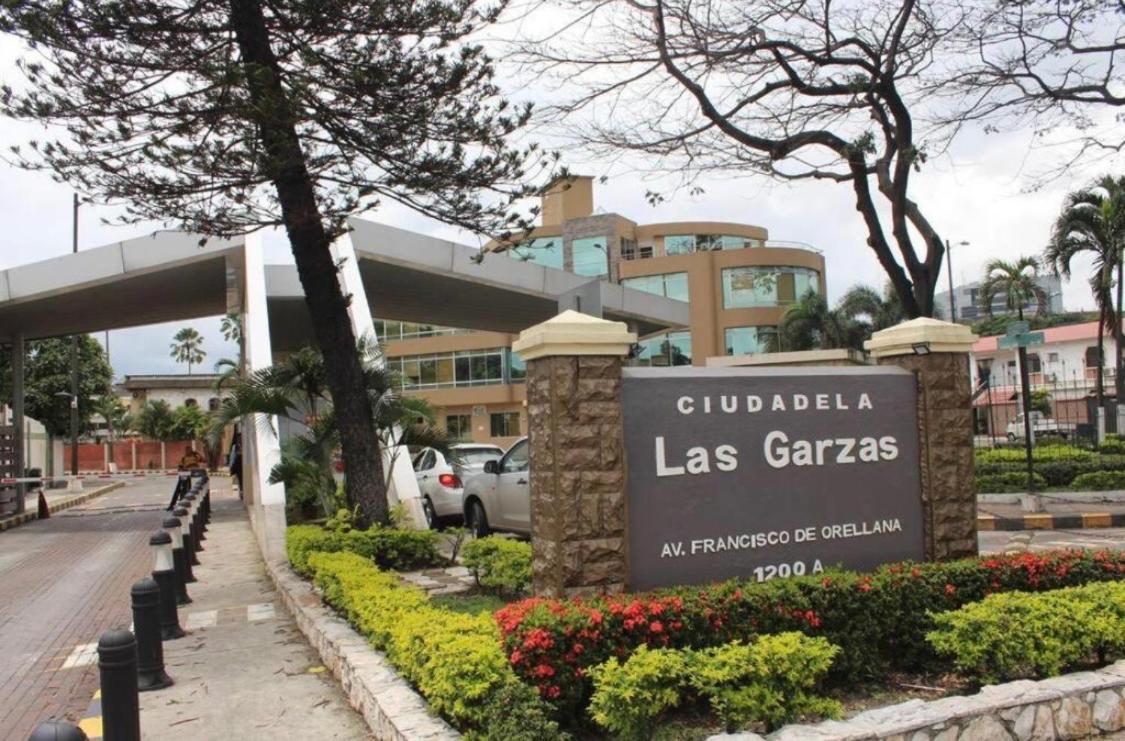 Mega Suite Junto Al San Marino Shopping 과야킬 외부 사진
